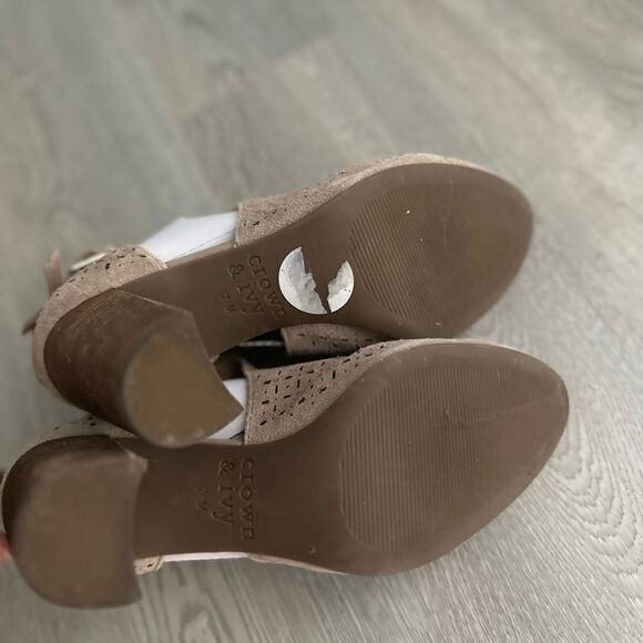 Crown & Ivy Genuine Leather Suede Heels - Picture 5 of 7